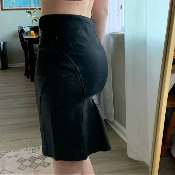 DONATED | Elie Tahari | Black Leather & Wool Skirt - Picture 5 of 7